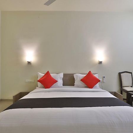 Capital O 47284 Atithi Resort Bharuch Экстерьер фото