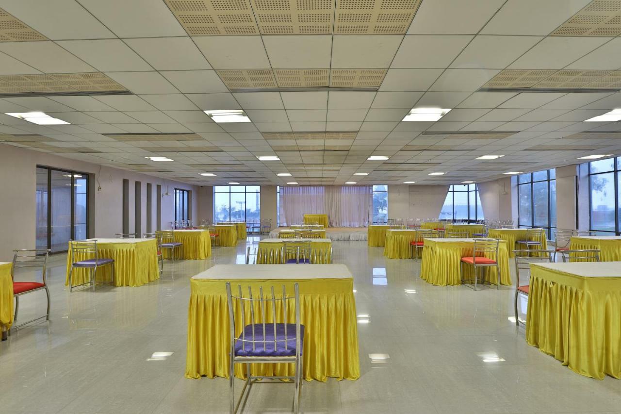 Capital O 47284 Atithi Resort Bharuch Экстерьер фото