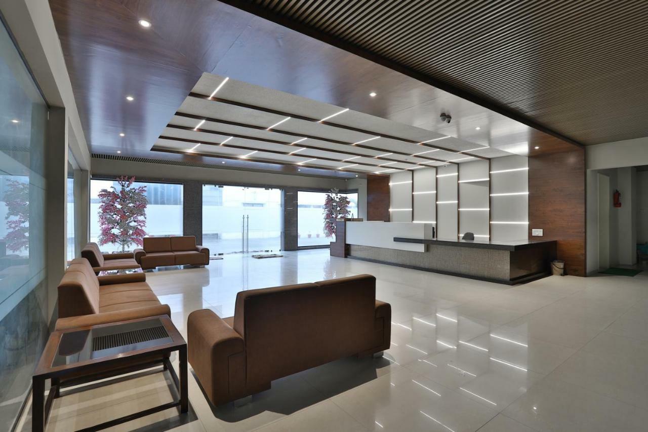 Capital O 47284 Atithi Resort Bharuch Экстерьер фото